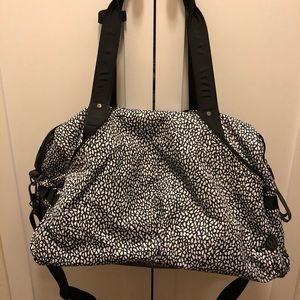 EUC Lululemon Duffel